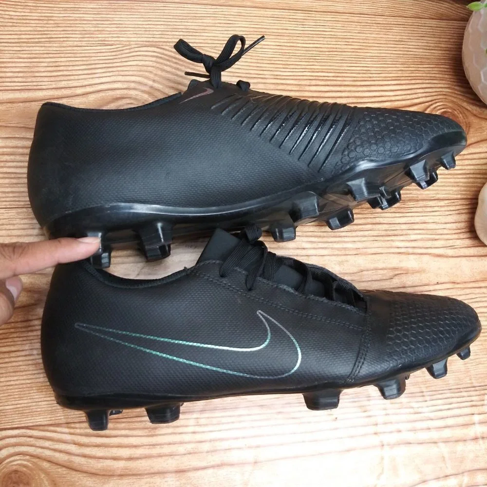 NIKE PHANTOM VENOM club FG black soccer cleats men's size 11.5